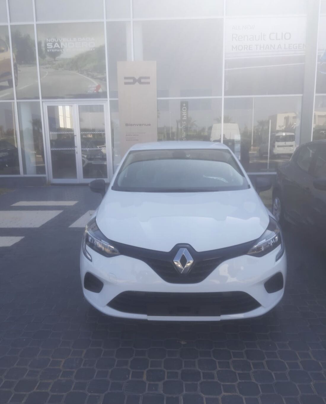 Location Renault Clio 5 Blanche à Oujda — photo principale